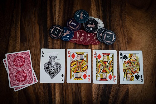 spelkort och spelmarker
